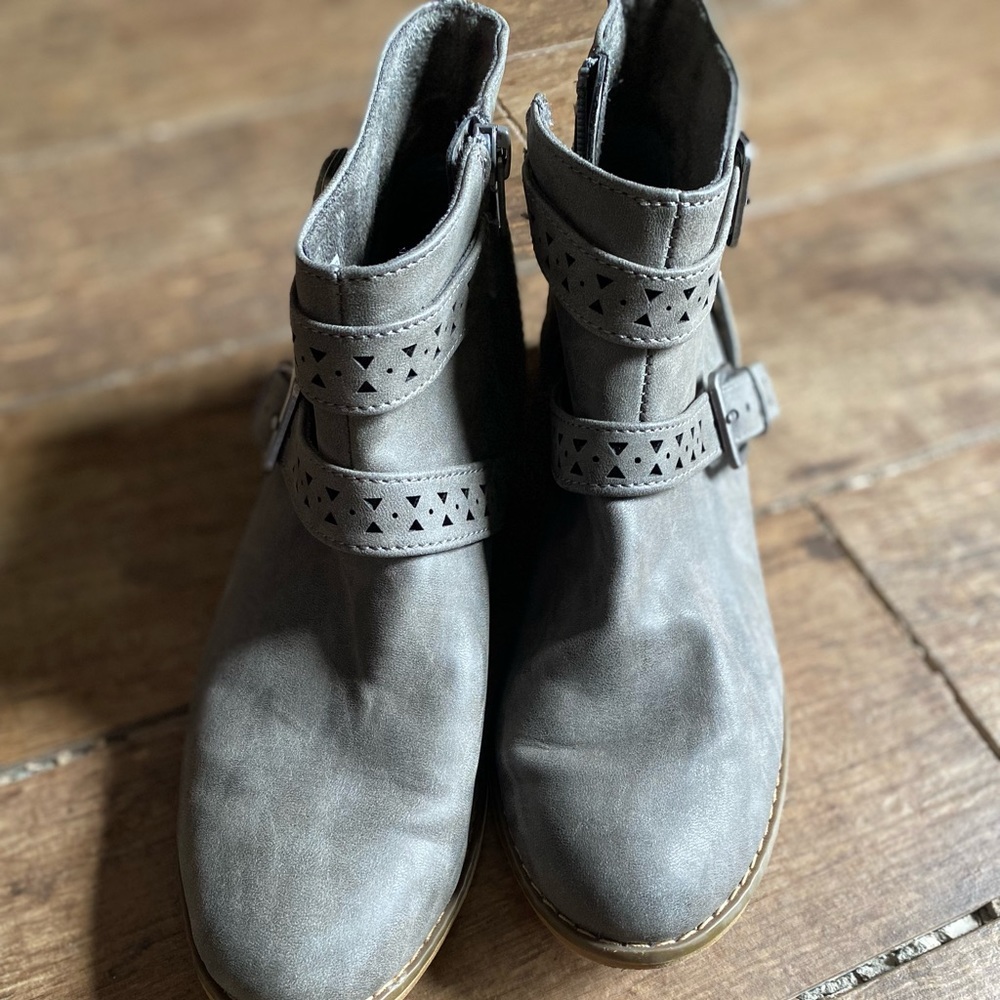 Rocket Dog side zip ankle boots 8